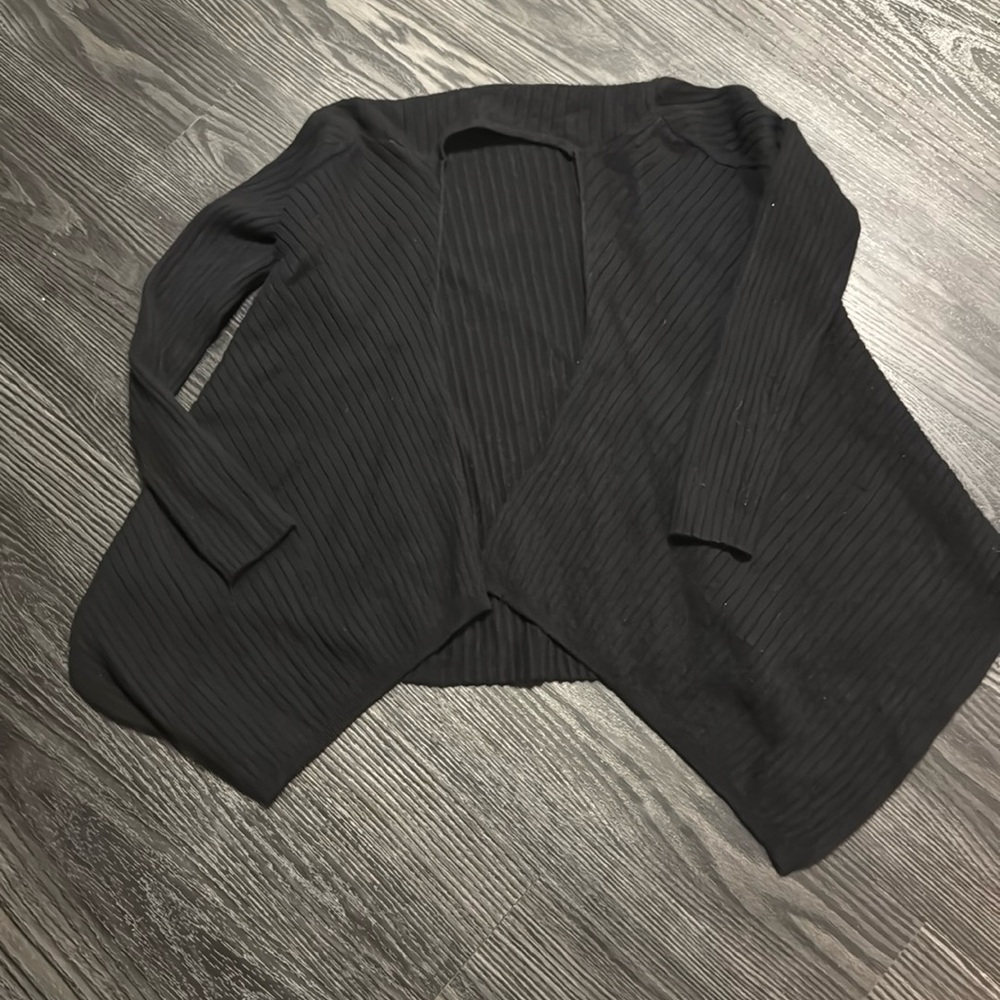 🍍LORD AND TAYLOR CASHMERE SWEATER🍍SZ MED 🍍pit to pit 20”🍍length 23”🍍